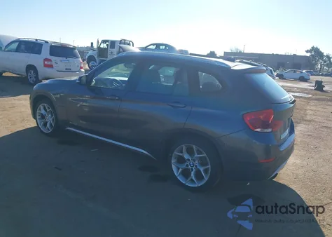 2013 BMW X1 xDrive28I из США, поврежденный, VIN WBAVL1C58DVR86118